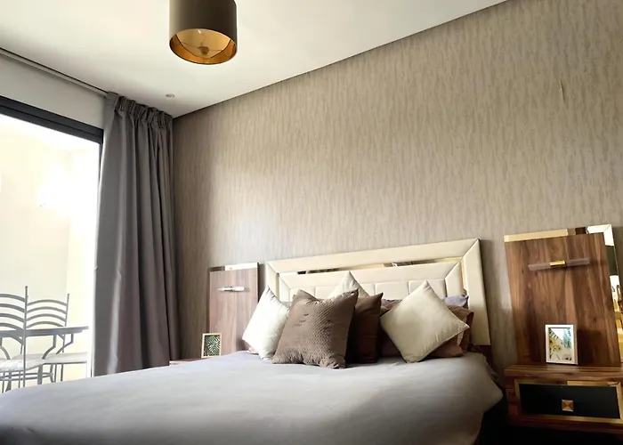2 Bedrooms With Huge Terrace Access To The Pool